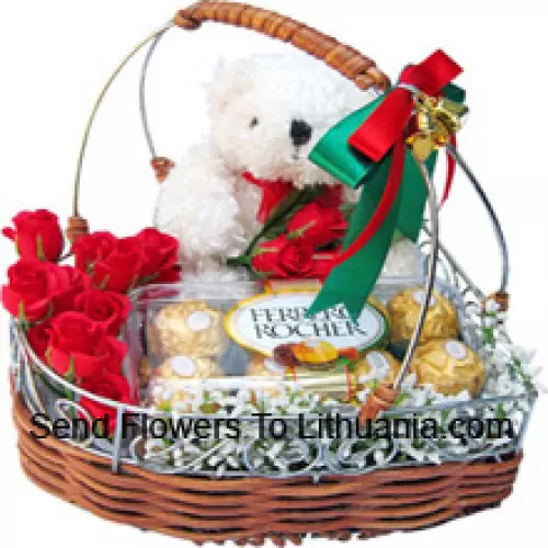 Una hermosa canasta hecha de rosas, 16 piezas de Ferrero Rocher y un lindo oso de peluche blanco
