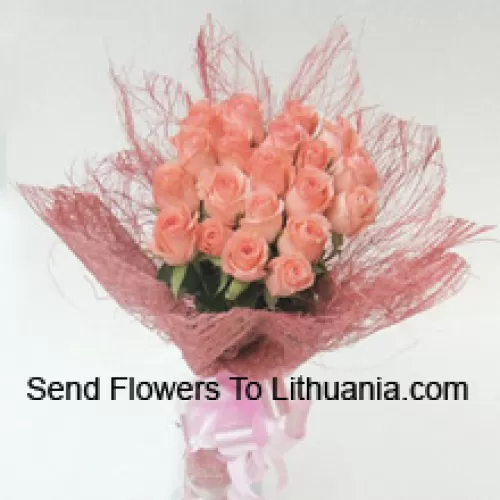 Bouquet aus 21 rosa Rosen mit saisonalen Füllern
