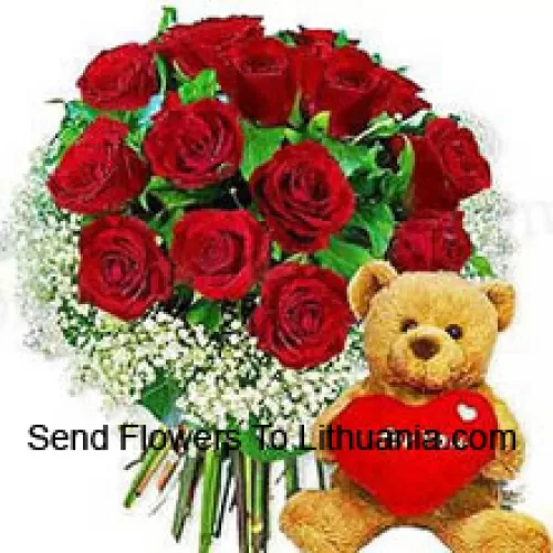 Bündel von 11 roten Rosen mit saisonalen Füllern und einem niedlichen braunen 8 Zoll Teddybär